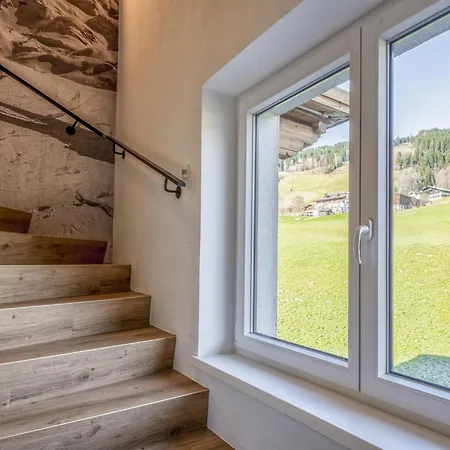 Perle アパート ザールバッハ・ヒンターグレム